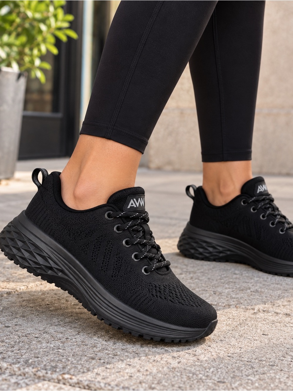 AVW Women’s Black Non Slip Work Sneakers Restaurant Server Hospitality Size 7
